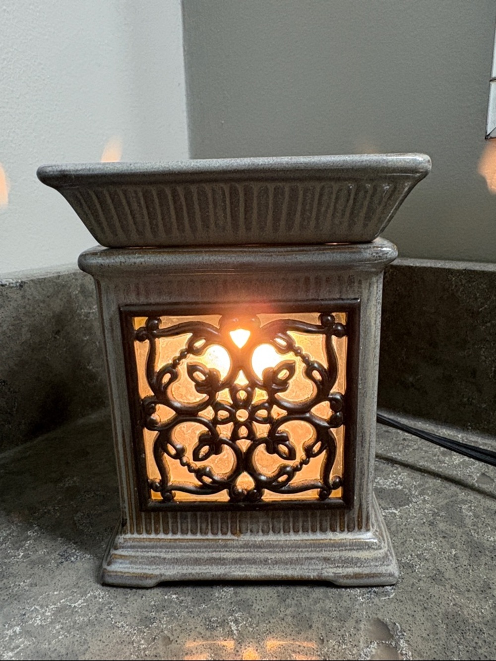 Scentsy Ceramic Jane Warm Light Warmer in Gray and Bronze Accents